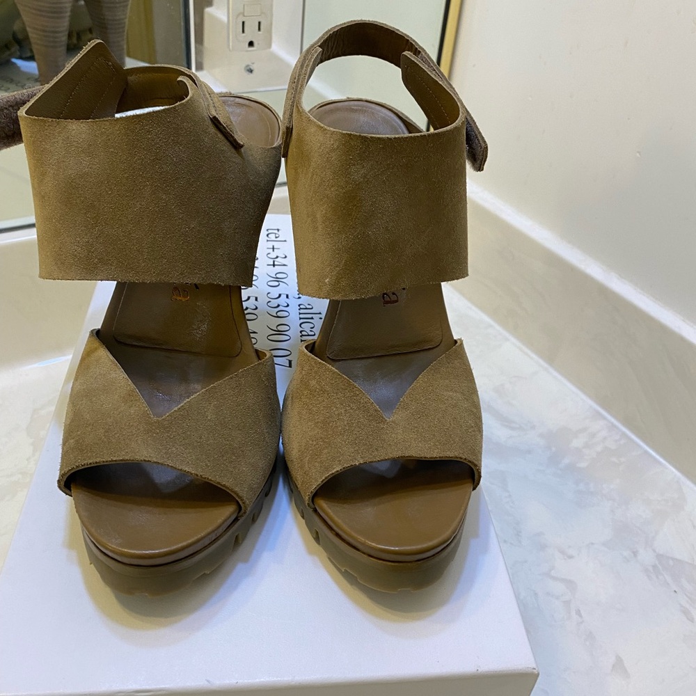 Prdro Garcia Suede Sandals
